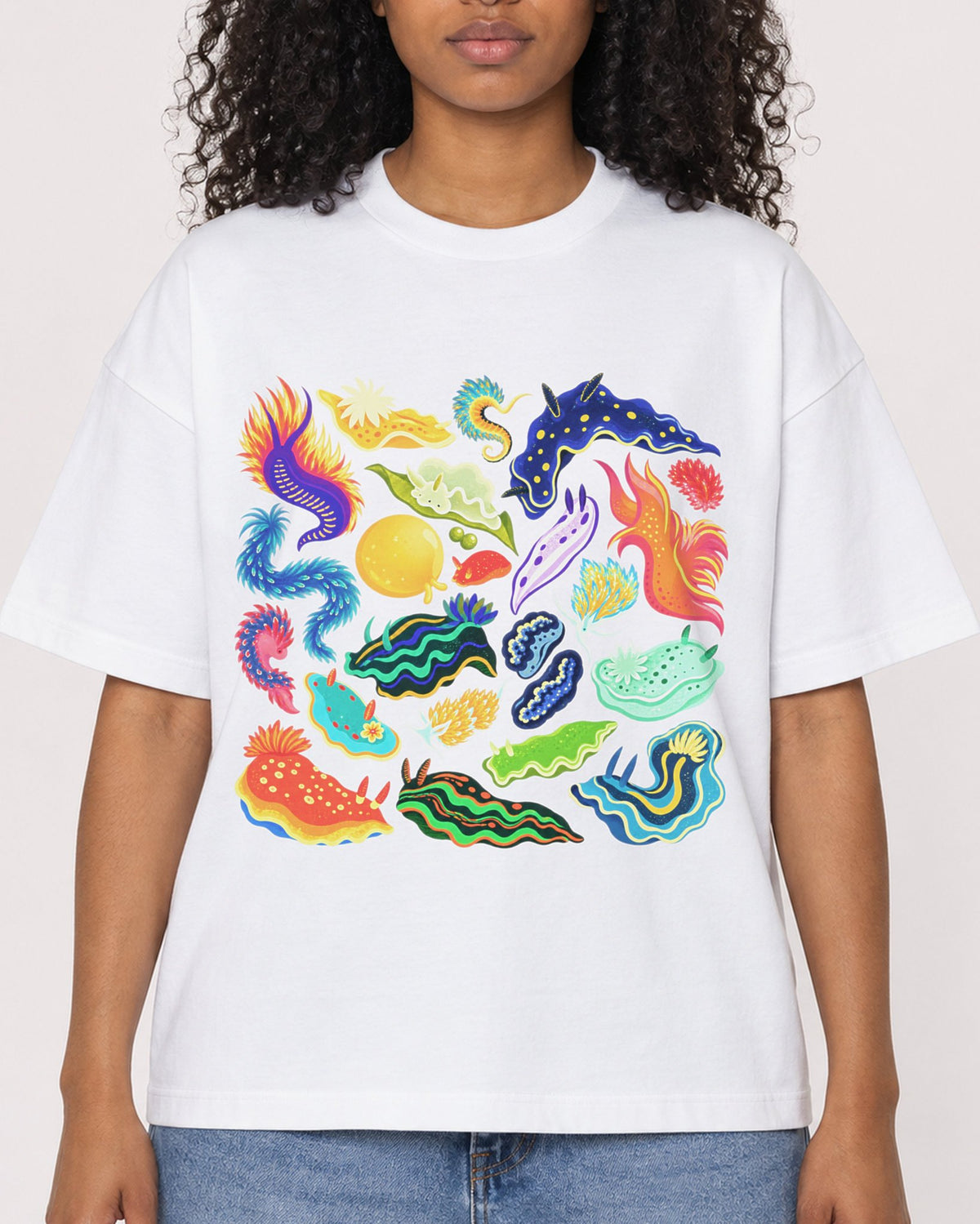 Mockup Boxy Heavyweight Tee White female close-up 05