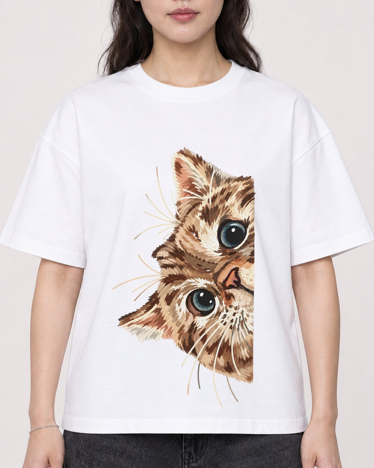 Mockup Boxy Heavyweight Tee White female close-up 03