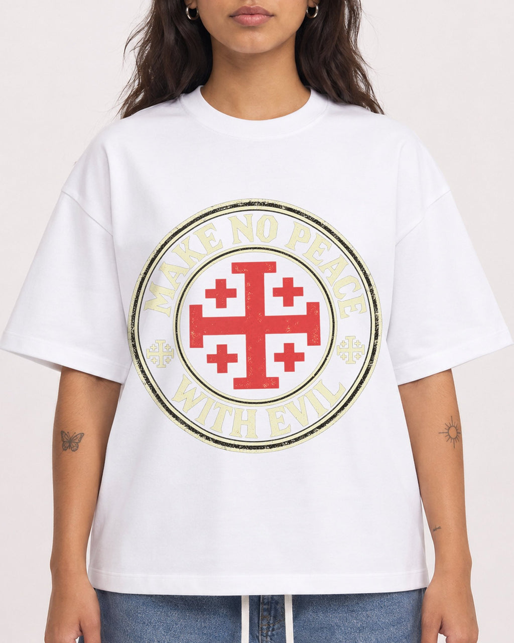 Mockup Boxy Heavyweight Tee White female close-up 06