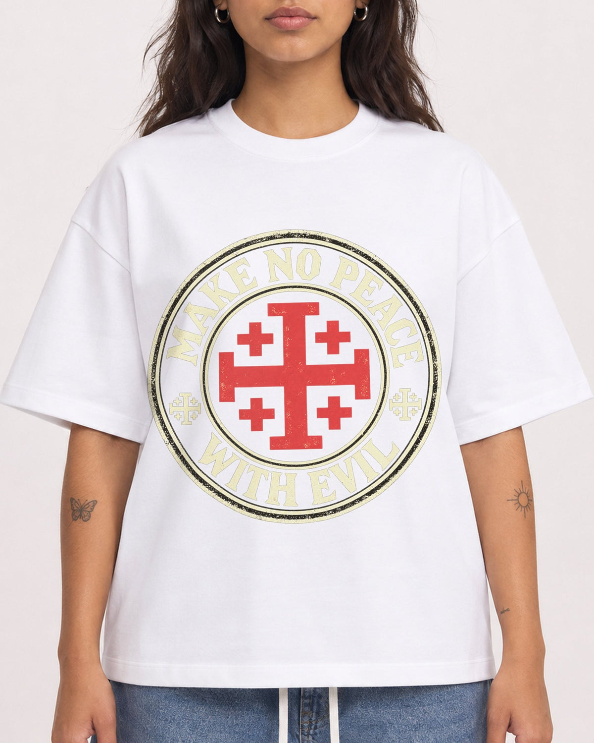 Mockup Boxy Heavyweight Tee White female close-up 06
