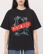 Mockup Boxy Heavyweight Tee Black female close-up 01