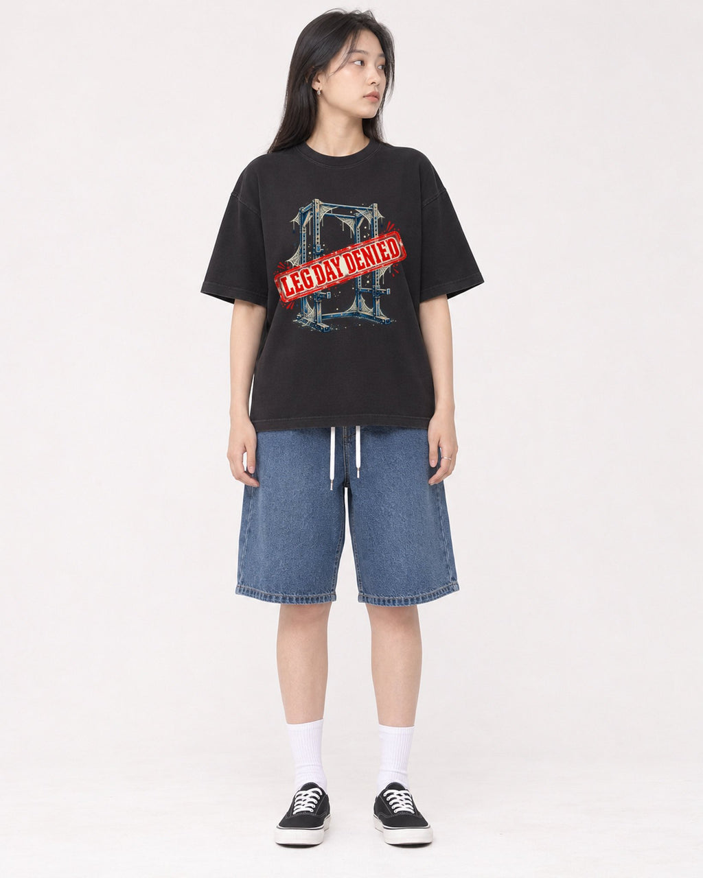 Mockup Boxy Heavyweight Tee Black female full-body 01