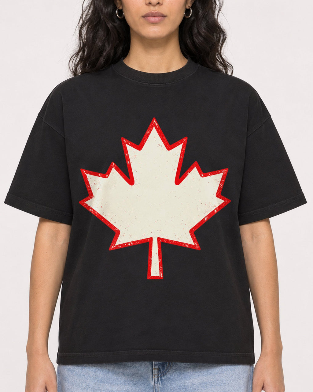 Mockup Boxy Heavyweight Tee Black female close-up 07