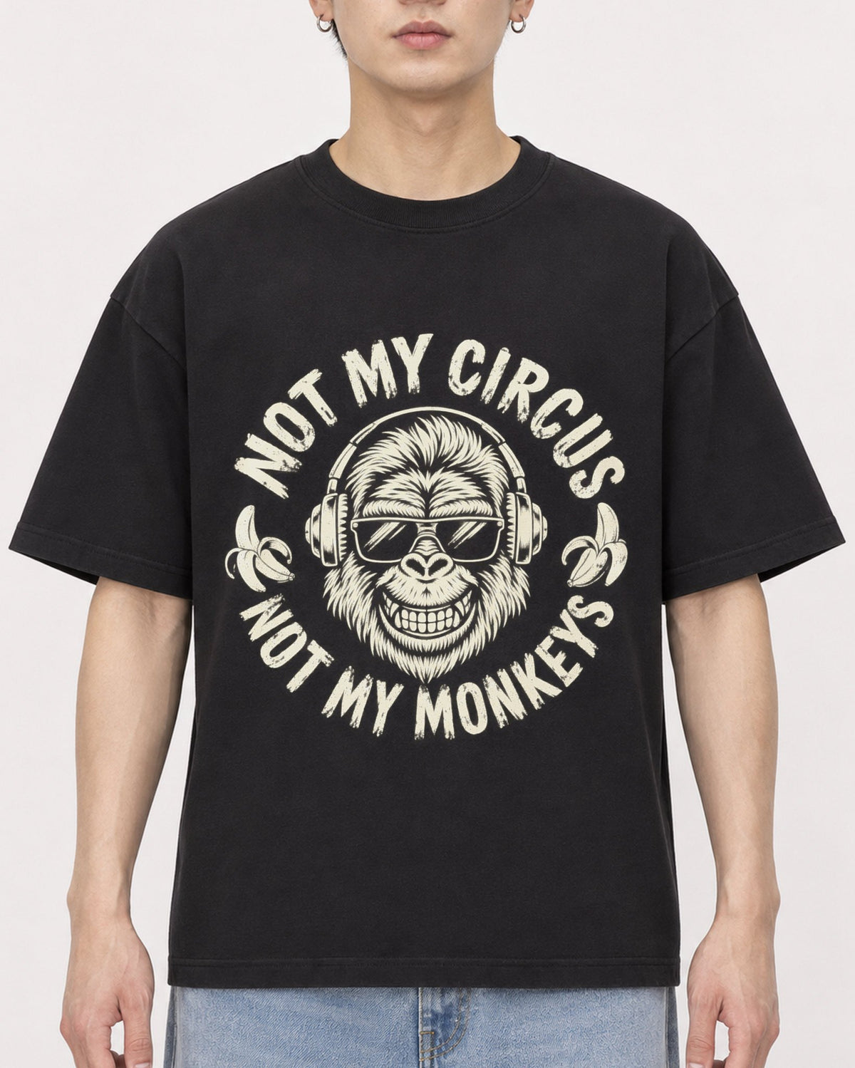 Mockup Boxy Heavyweight Tee Black male close-up 01