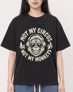 Mockup Boxy Heavyweight Tee Black female close-up 01