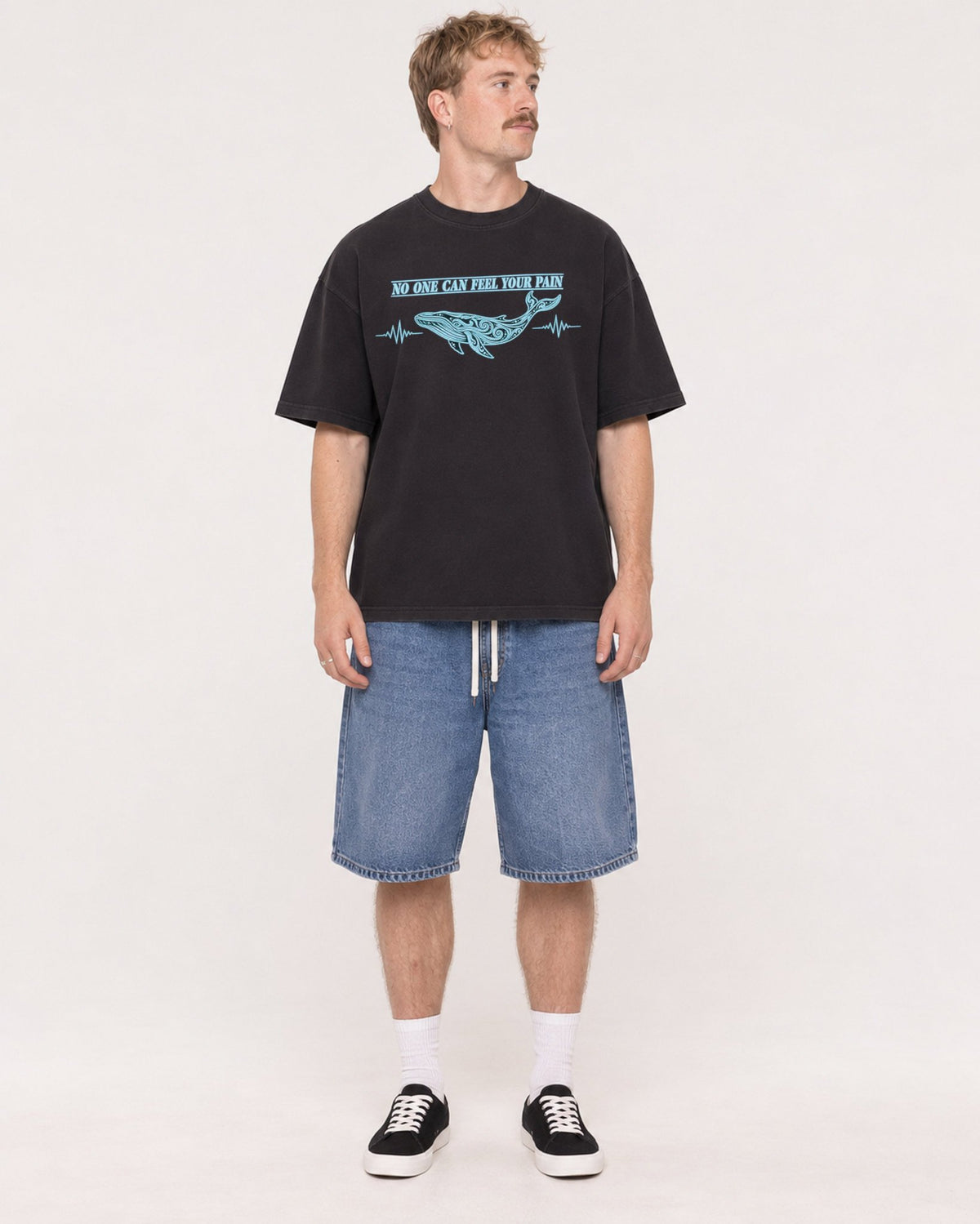 Mockup Boxy Heavyweight Tee Black male full-body 19