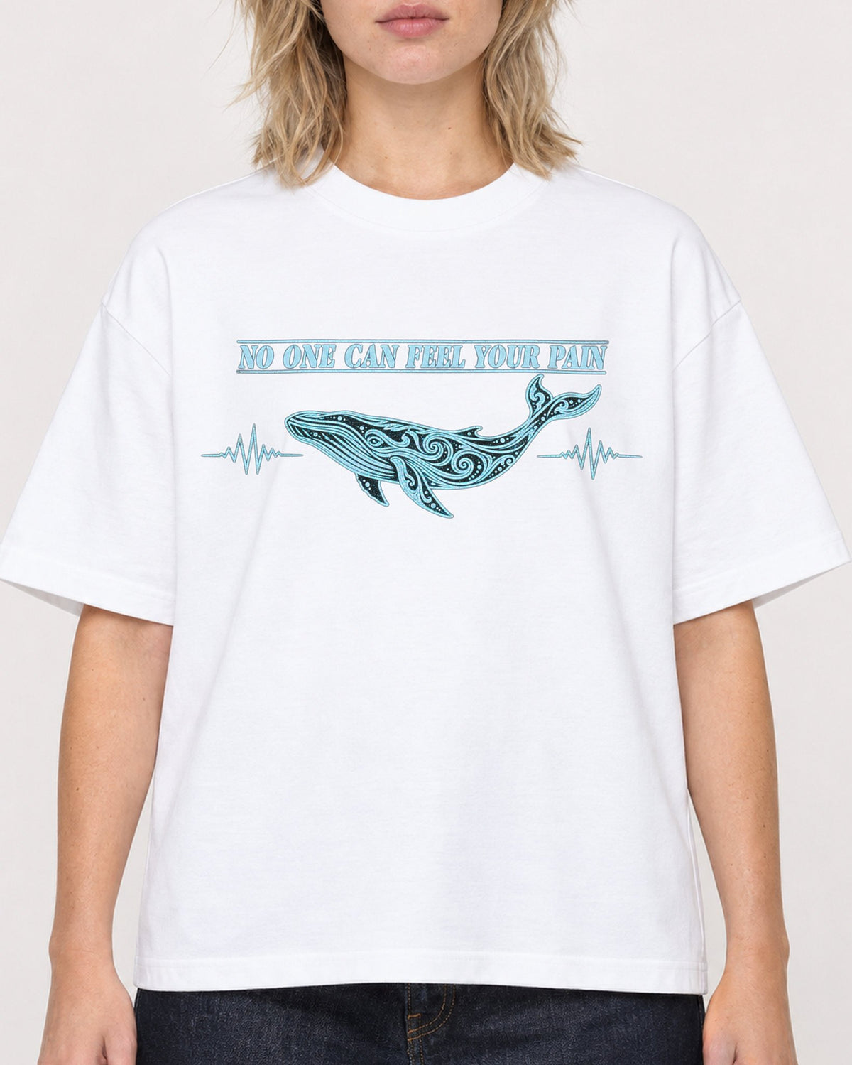 Mockup Boxy Heavyweight Tee White female close-up 19