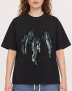 Mockup Boxy Heavyweight Tee Black female close-up 09