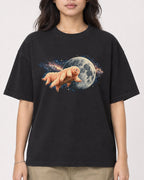 Mockup Boxy Heavyweight Tee Black female close-up 02