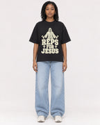 Mockup Boxy Heavyweight Tee Black female full-body 15