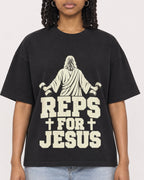 Mockup Boxy Heavyweight Tee Black female close-up 15