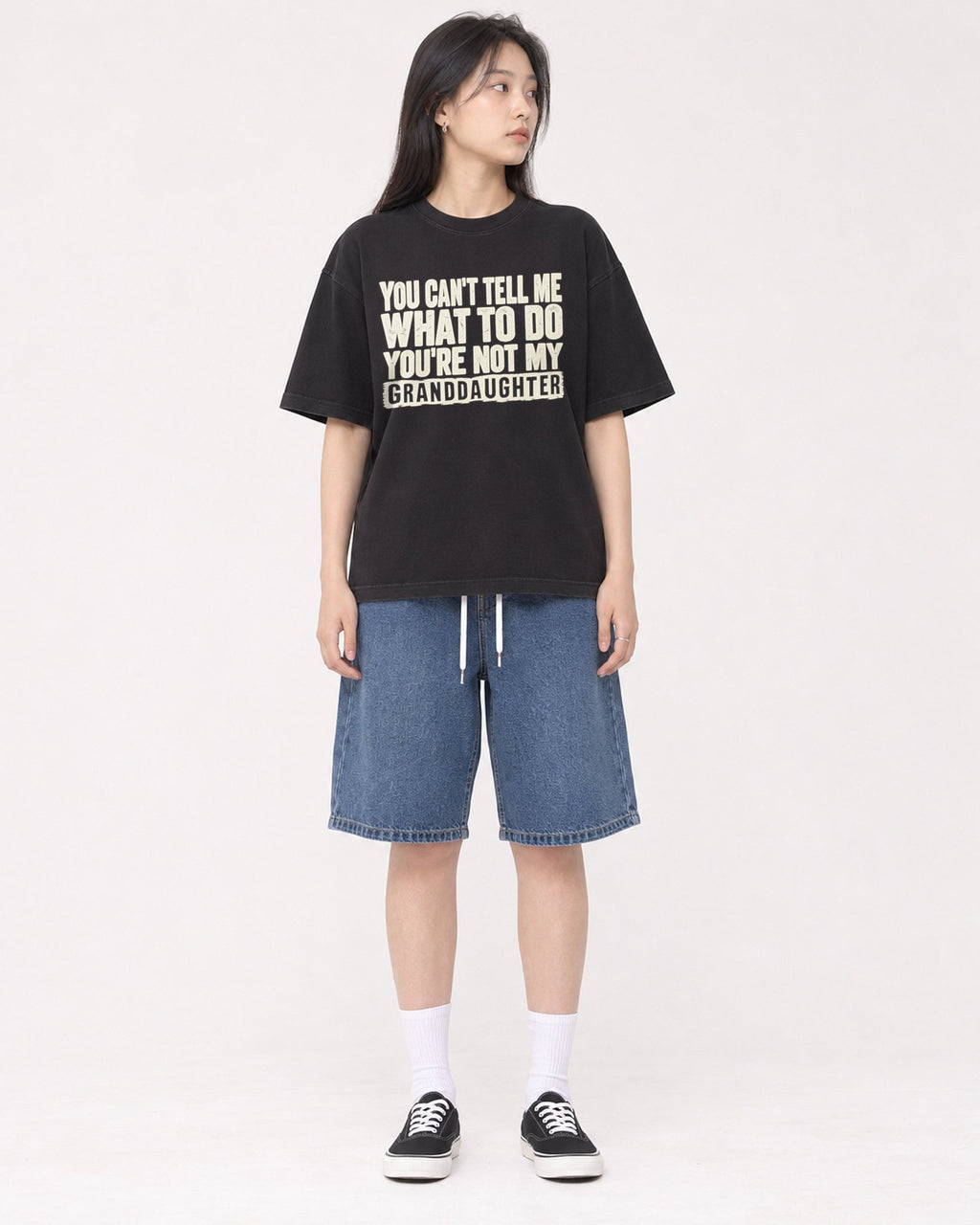 Mockup Boxy Heavyweight Tee Black female full-body 01