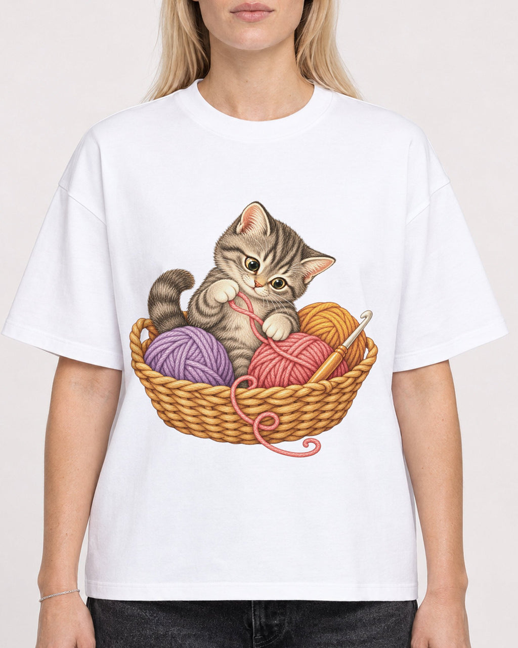 Mockup Boxy Heavyweight Tee White female close-up 08