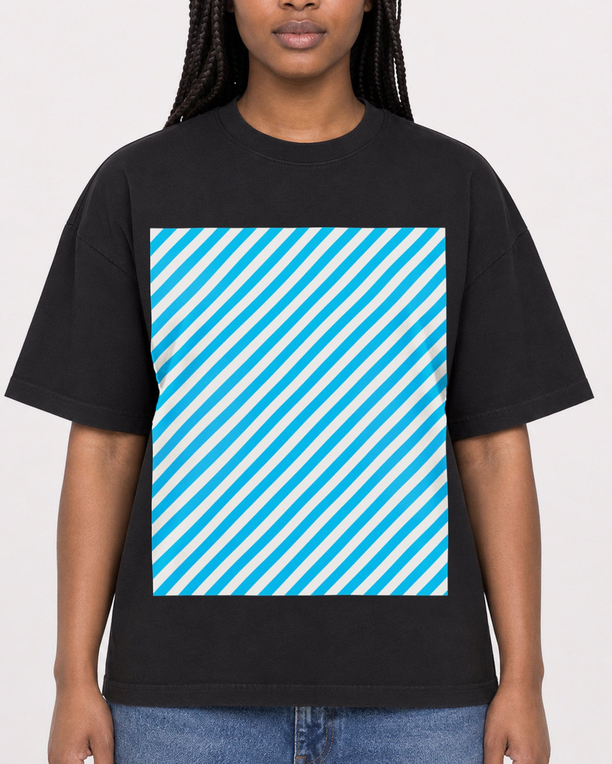 Mockup Boxy Heavyweight Tee Black female close-up 04