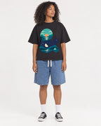Mockup Boxy Heavyweight Tee Black female full-body 05