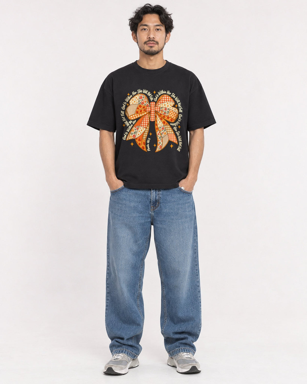 Mockup Boxy Heavyweight Tee Black male full-body 02