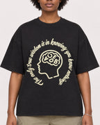 Mockup Boxy Heavyweight Tee Black female close-up 14