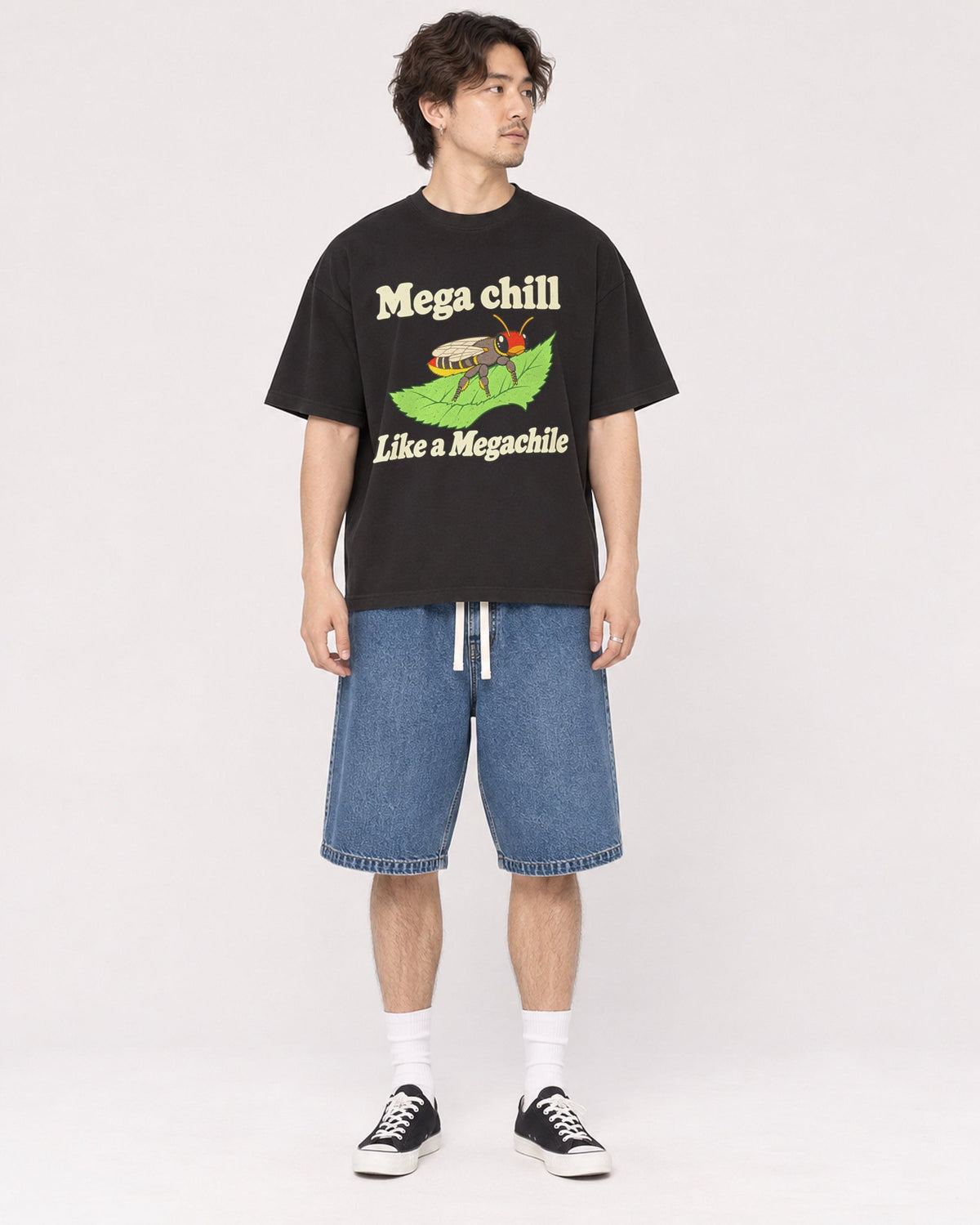 Mockup Boxy Heavyweight Tee Black male full-body 03