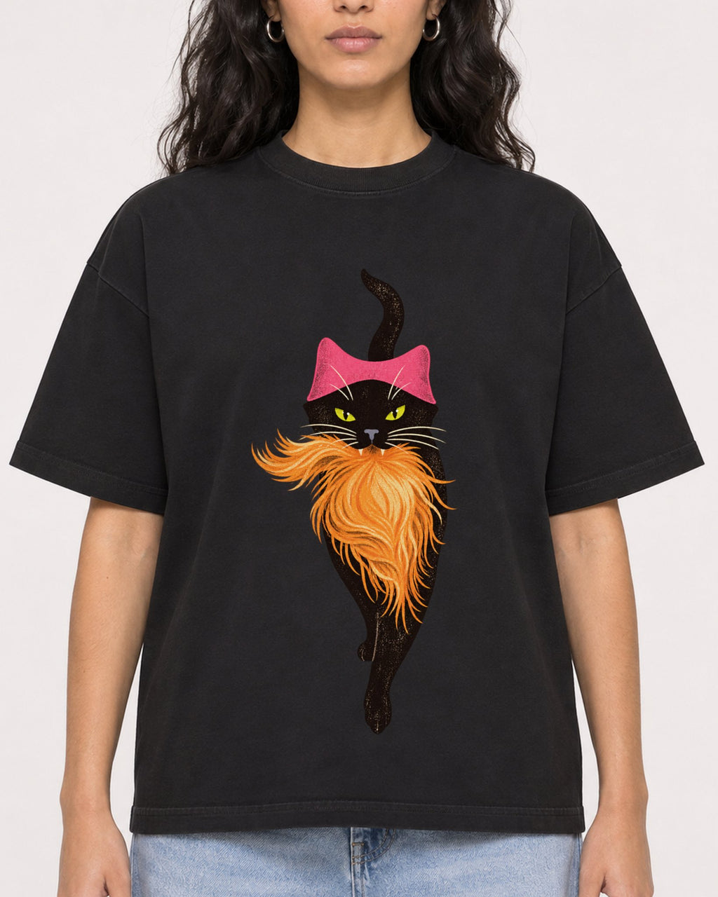 Mockup Boxy Heavyweight Tee Black female close-up 07