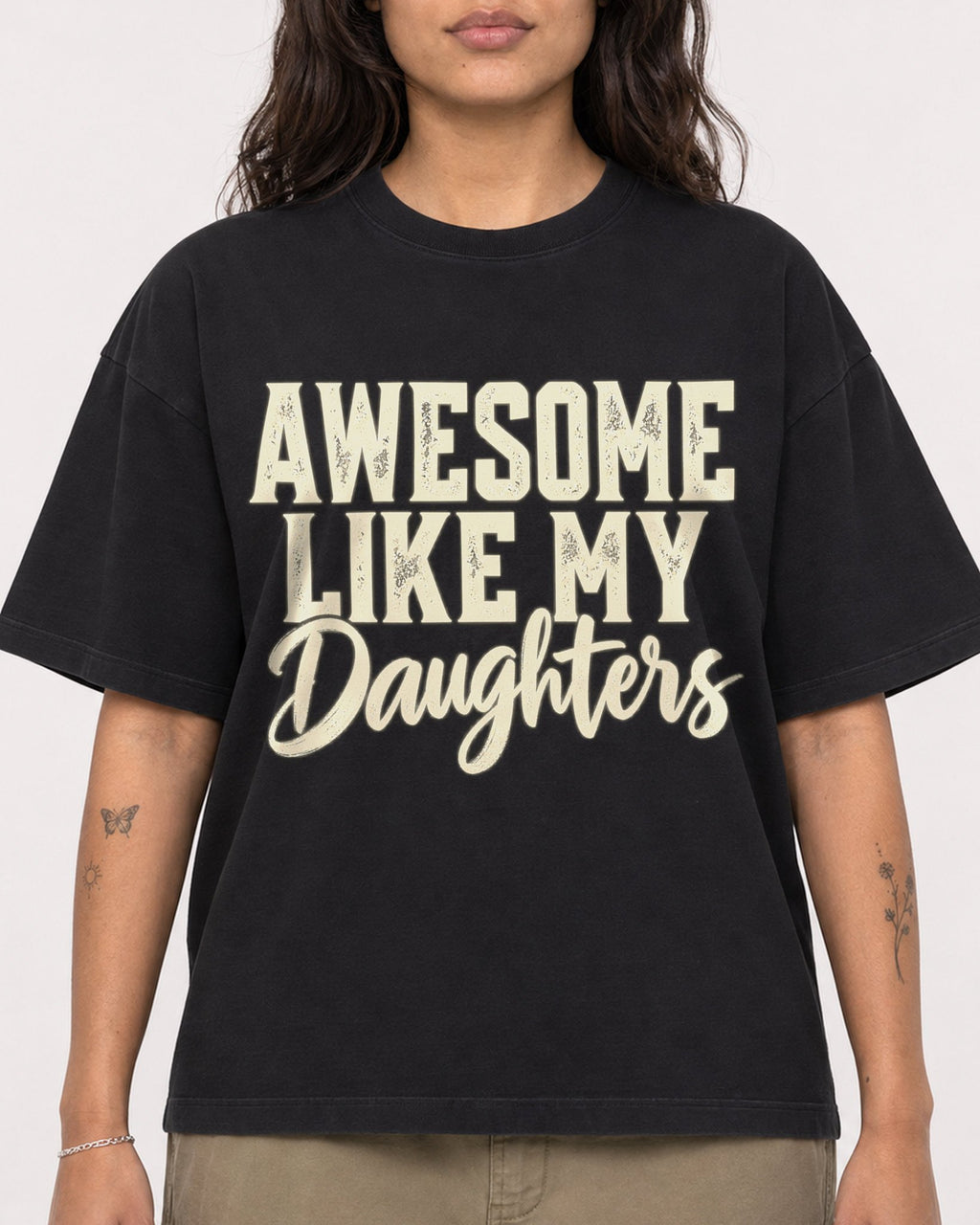 Mockup Boxy Heavyweight Tee Black female close-up 06