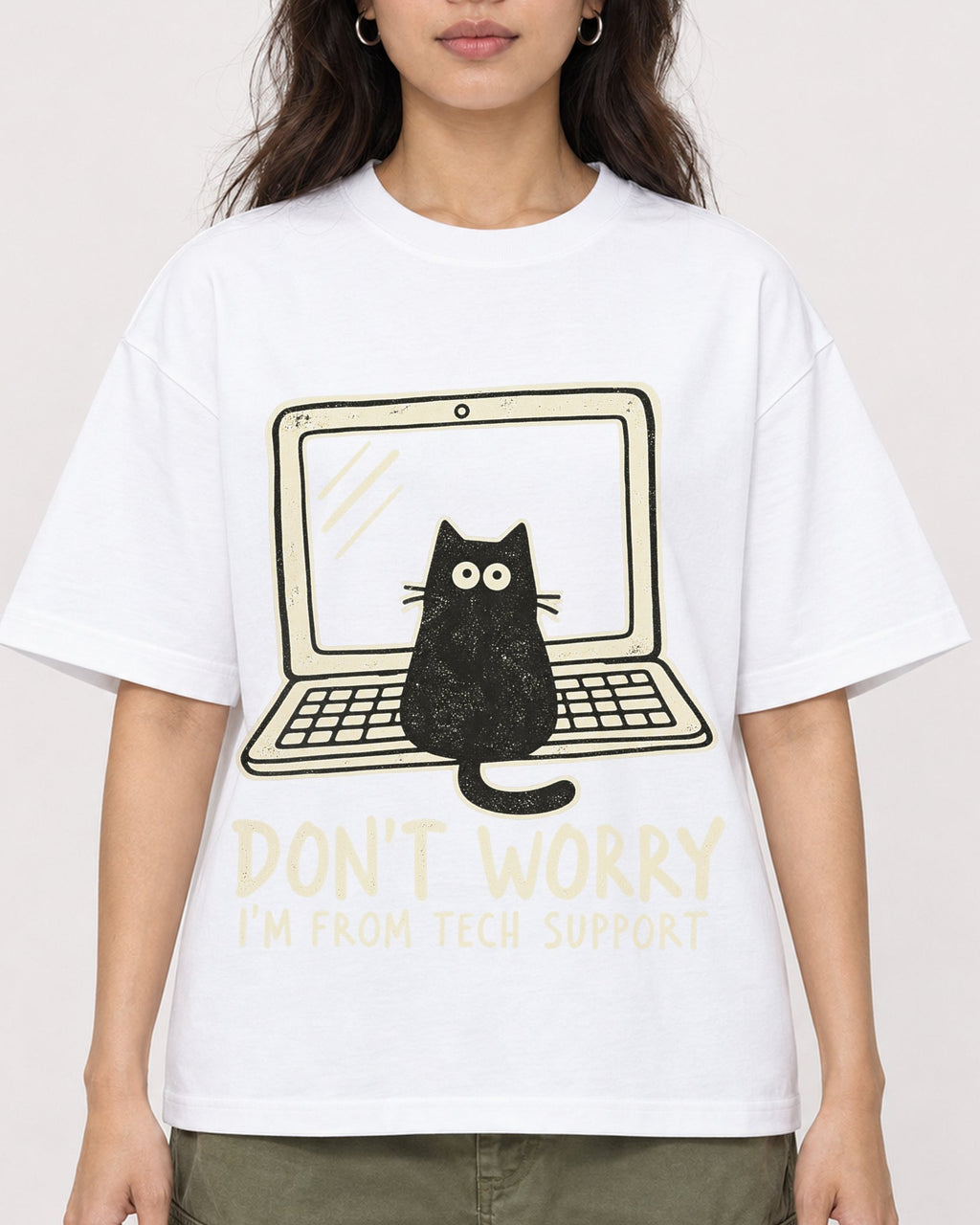 Mockup Boxy Heavyweight Tee White female close-up 02