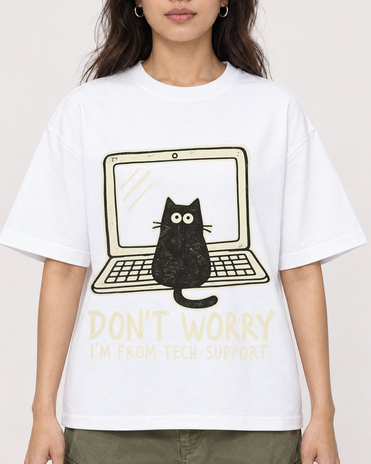 Mockup Boxy Heavyweight Tee White female close-up 02