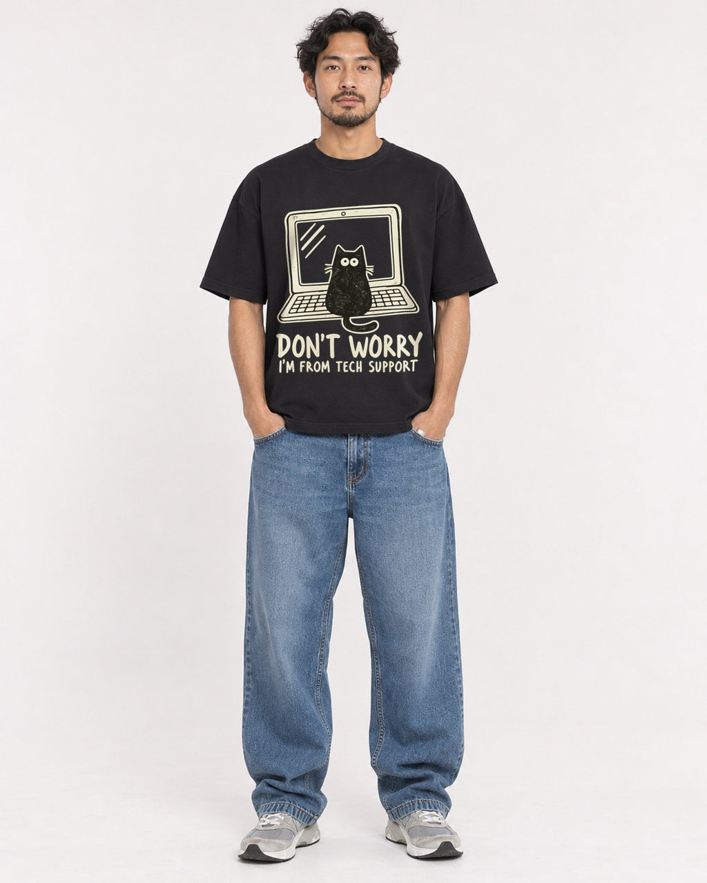 Mockup Boxy Heavyweight Tee Black male full-body 02