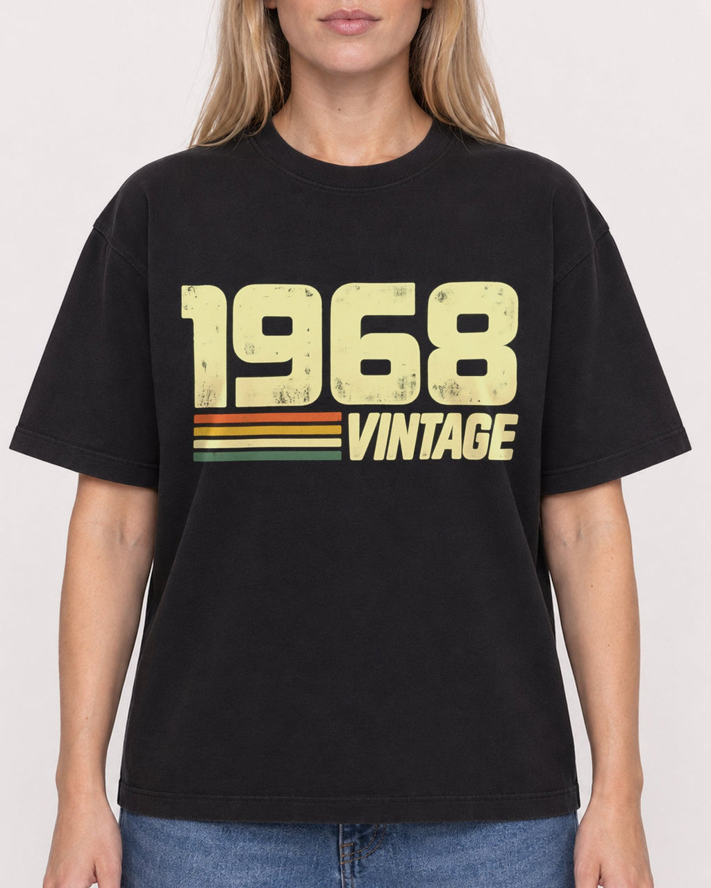 Mockup Boxy Heavyweight Tee Black female close-up 08