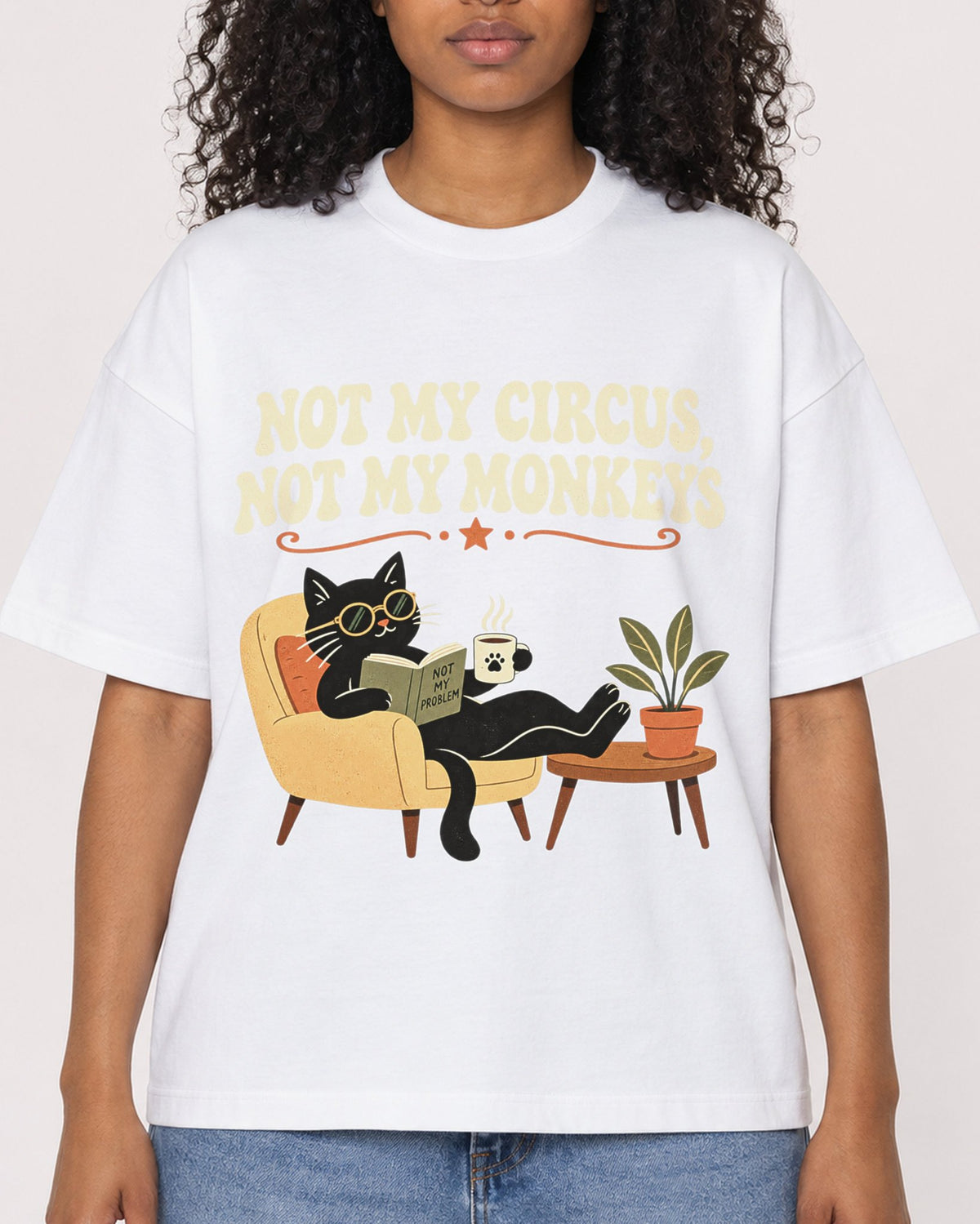 Mockup Boxy Heavyweight Tee White female close-up 05