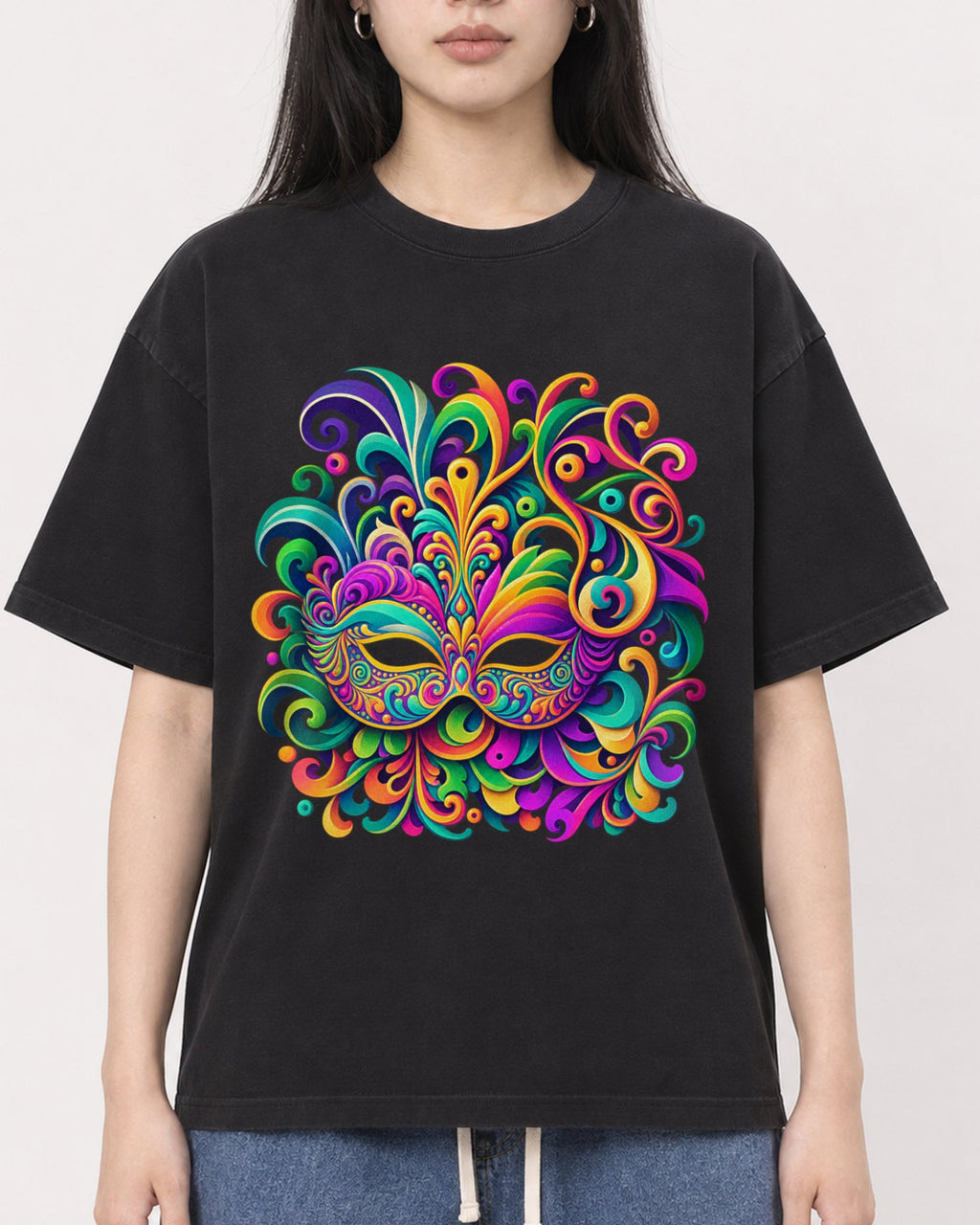 Mockup Boxy Heavyweight Tee Black female close-up 01