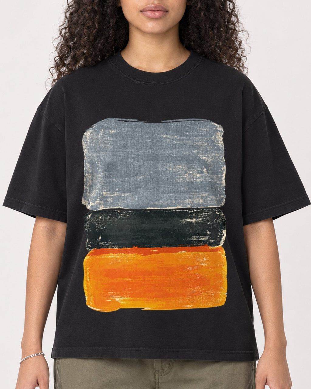 Mockup Boxy Heavyweight Tee Black female close-up 10