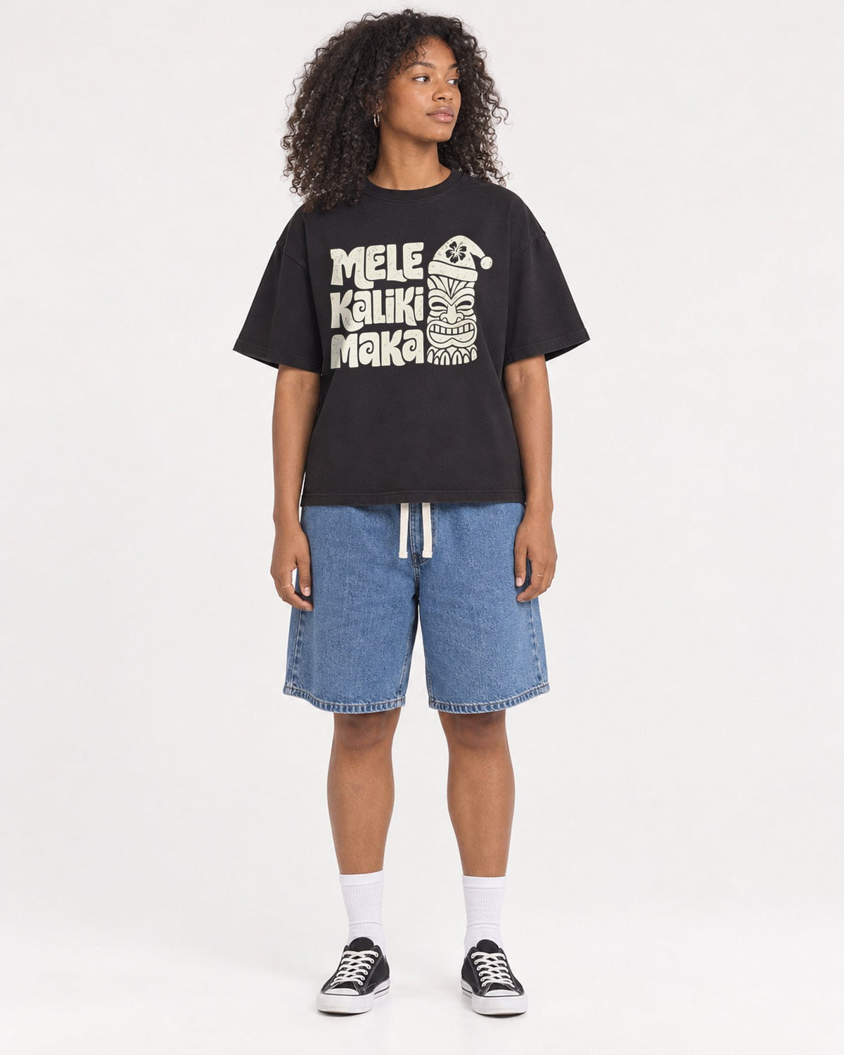 Mockup Boxy Heavyweight Tee Black female full-body 05