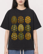Mockup Boxy Heavyweight Tee Black female close-up 01