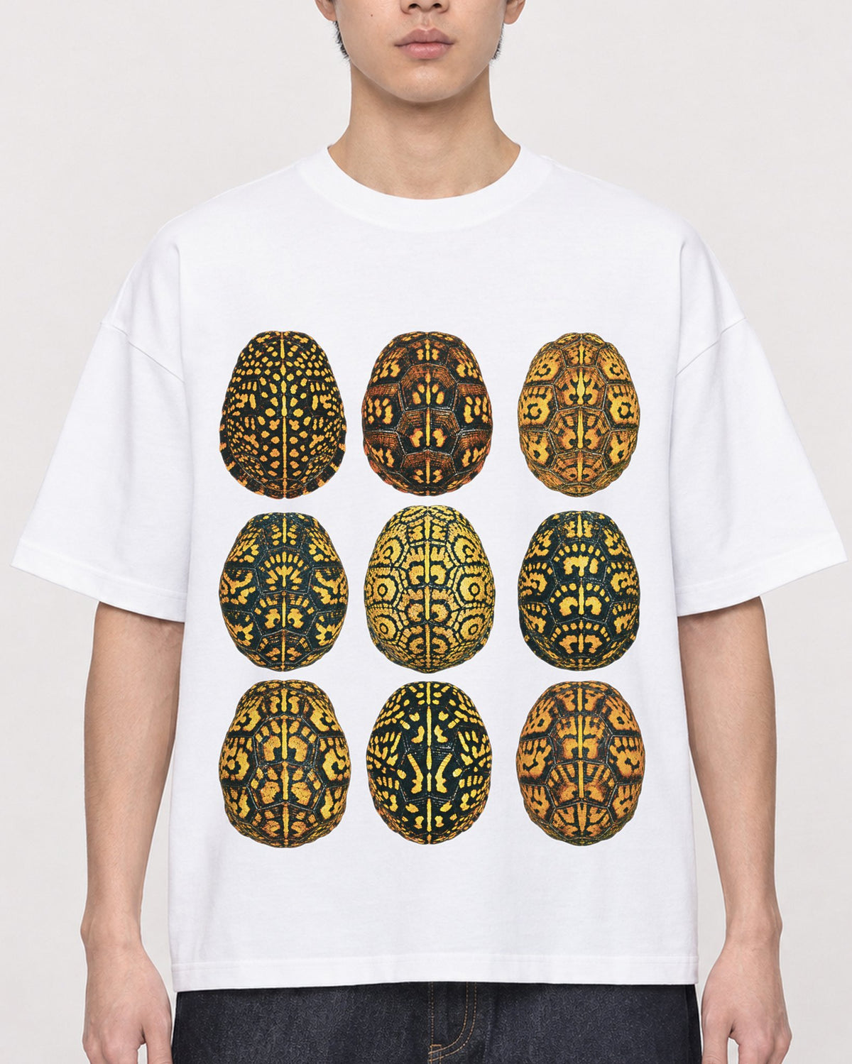 Mockup Boxy Heavyweight Tee White male close-up 01
