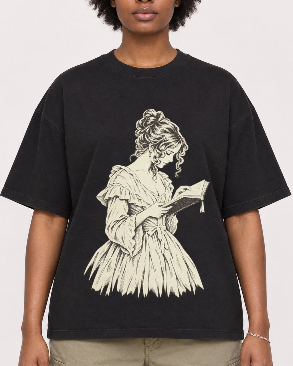 Mockup Boxy Heavyweight Tee Black female close-up 14