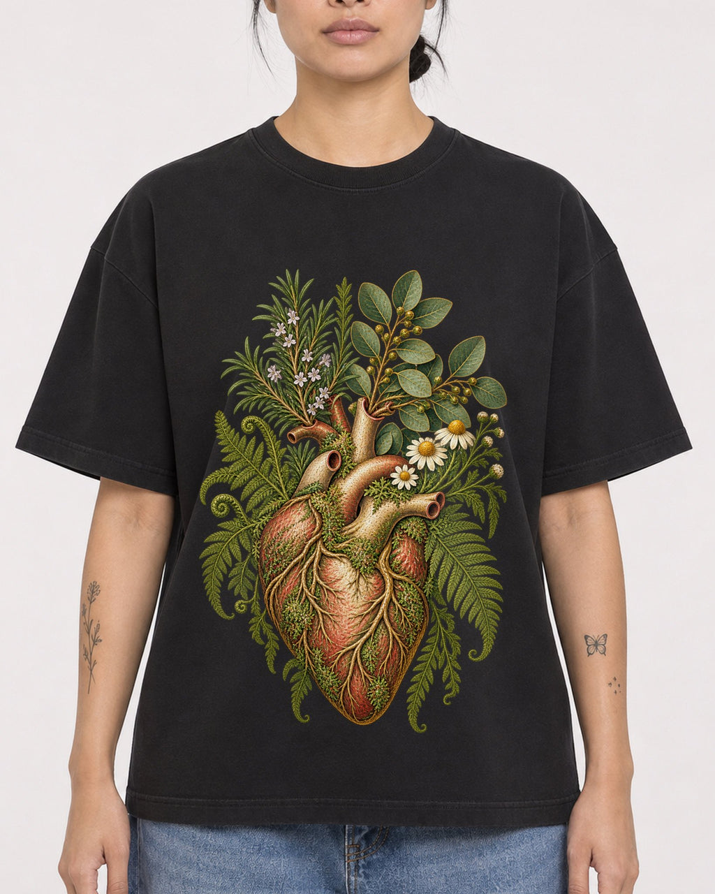 Mockup Boxy Heavyweight Tee Black female close-up 12
