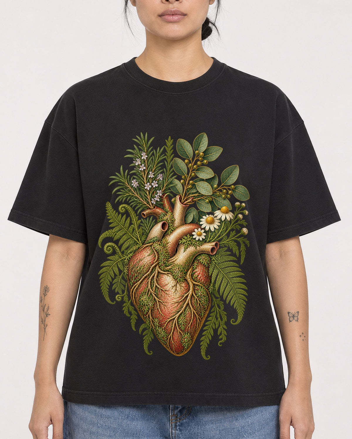 Mockup Boxy Heavyweight Tee Black female close-up 12