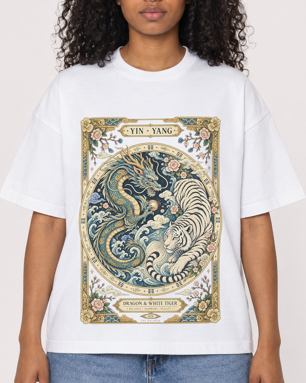 Mockup Boxy Heavyweight Tee White female close-up 05