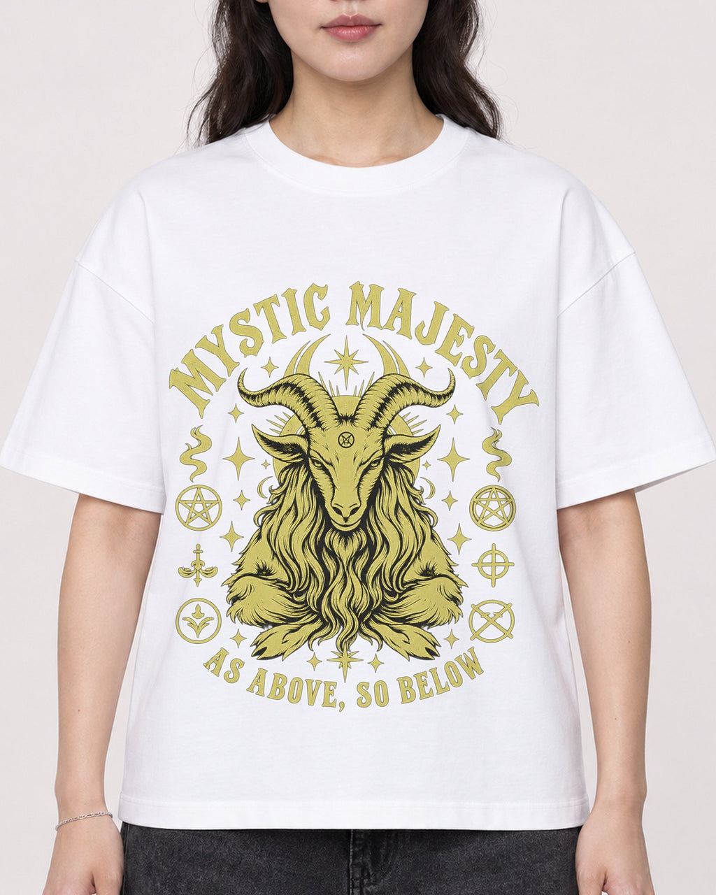 Mockup Boxy Heavyweight Tee White female close-up 03