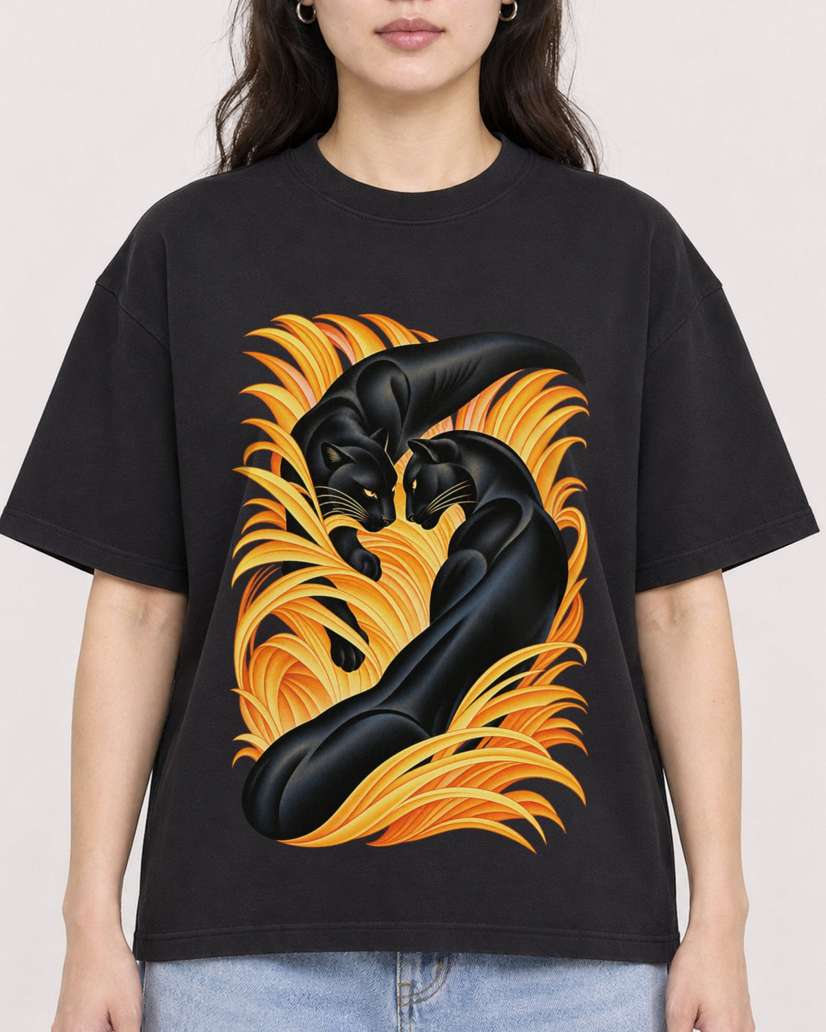 Mockup Boxy Heavyweight Tee Black female close-up 03