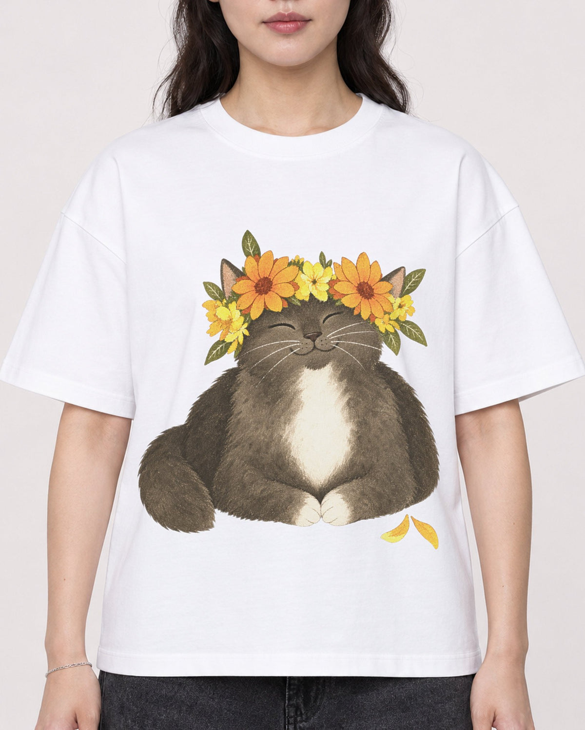 Mockup Boxy Heavyweight Tee White female close-up 03