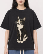 Mockup Boxy Heavyweight Tee Black female close-up 01