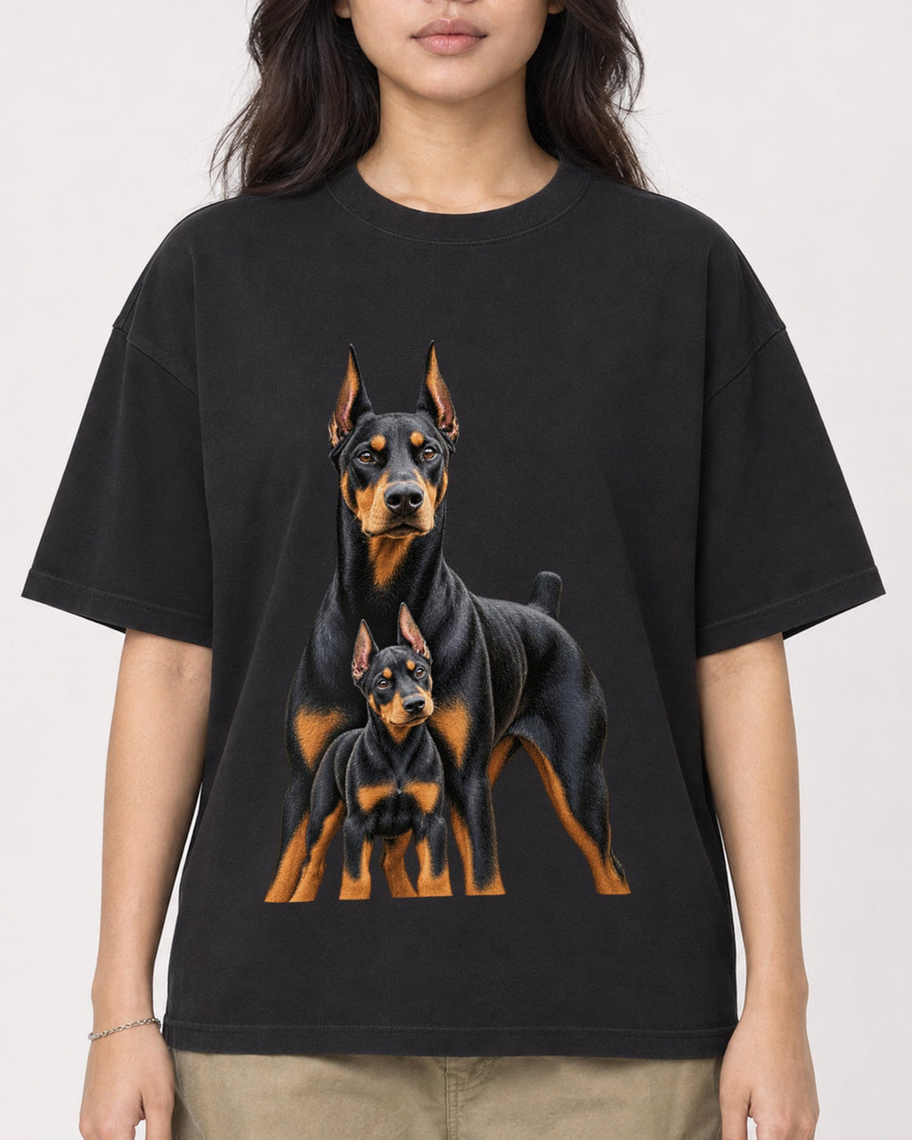 Mockup Boxy Heavyweight Tee Black female close-up 02