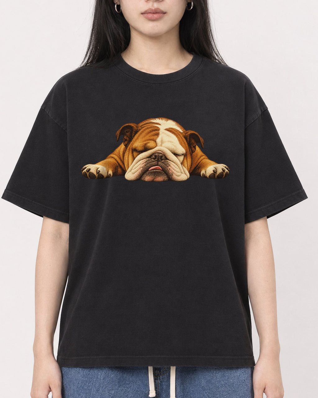 Mockup Boxy Heavyweight Tee Black female close-up 01