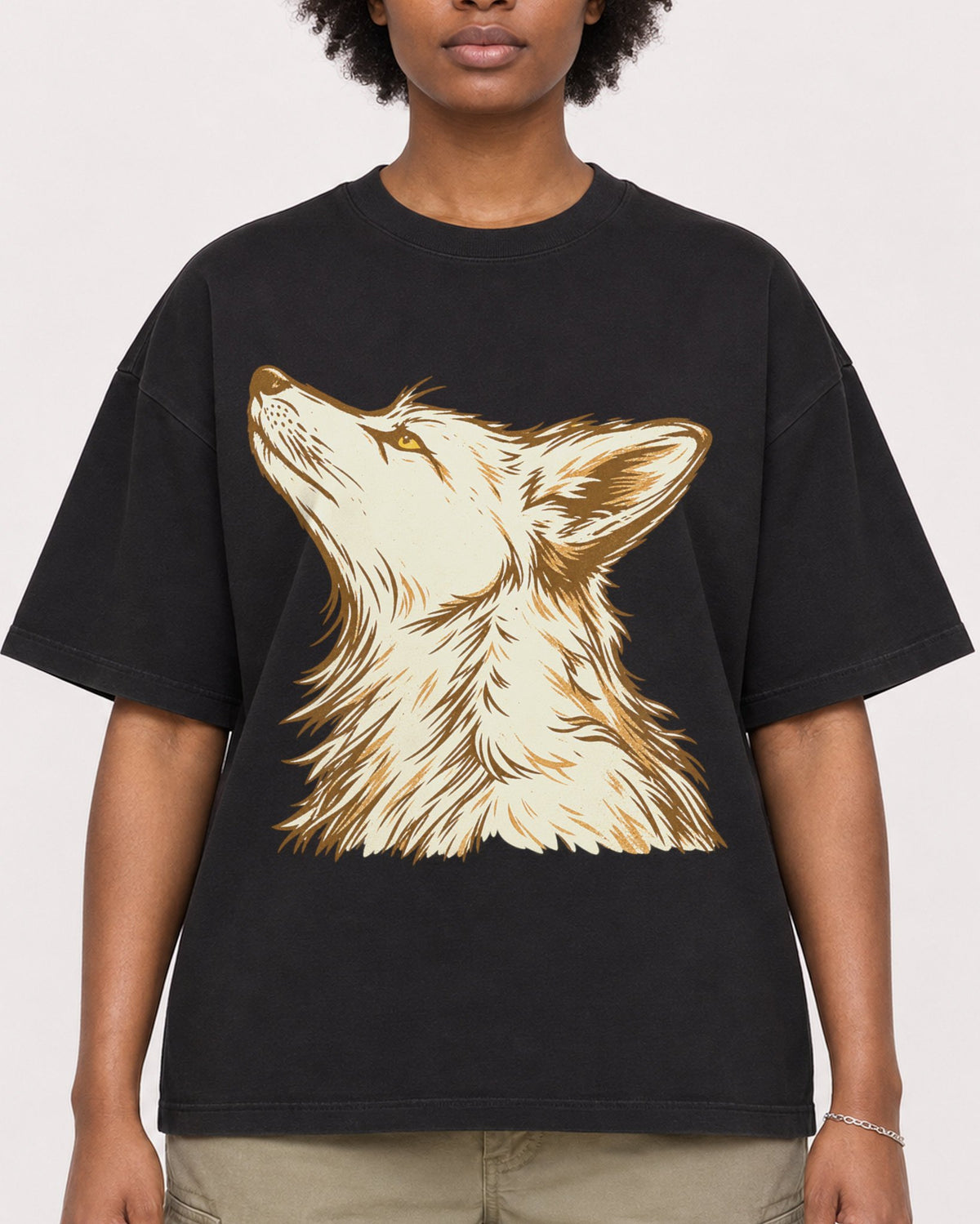 Mockup Boxy Heavyweight Tee Black female close-up 14
