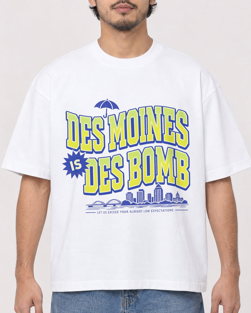Mockup Boxy Heavyweight Tee White male close-up 02