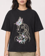 Mockup Boxy Heavyweight Tee Black female close-up 02