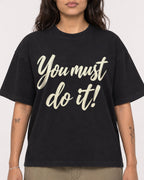 Mockup Boxy Heavyweight Tee Black female close-up 06