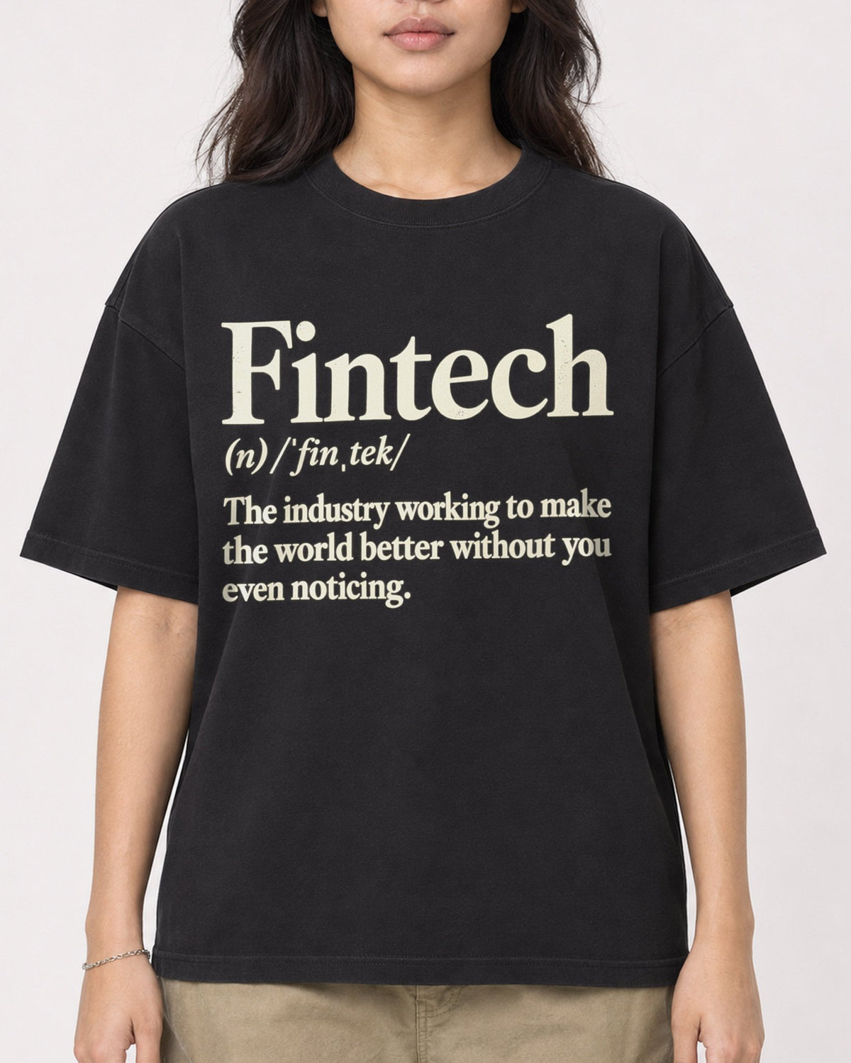 Mockup Boxy Heavyweight Tee Black female close-up 02