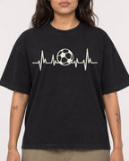Mockup Boxy Heavyweight Tee Black female close-up 06